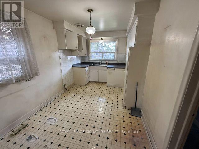 16 Hoshlega Drive, Toronto, ON photo 3