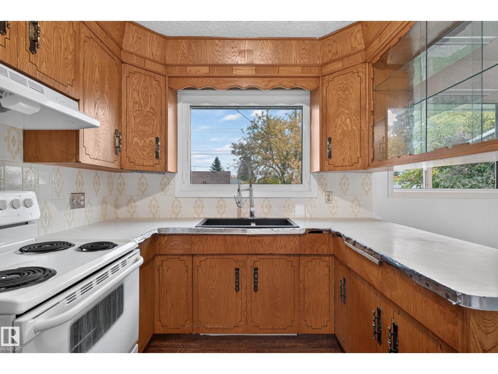5504 105 AV NW - 25