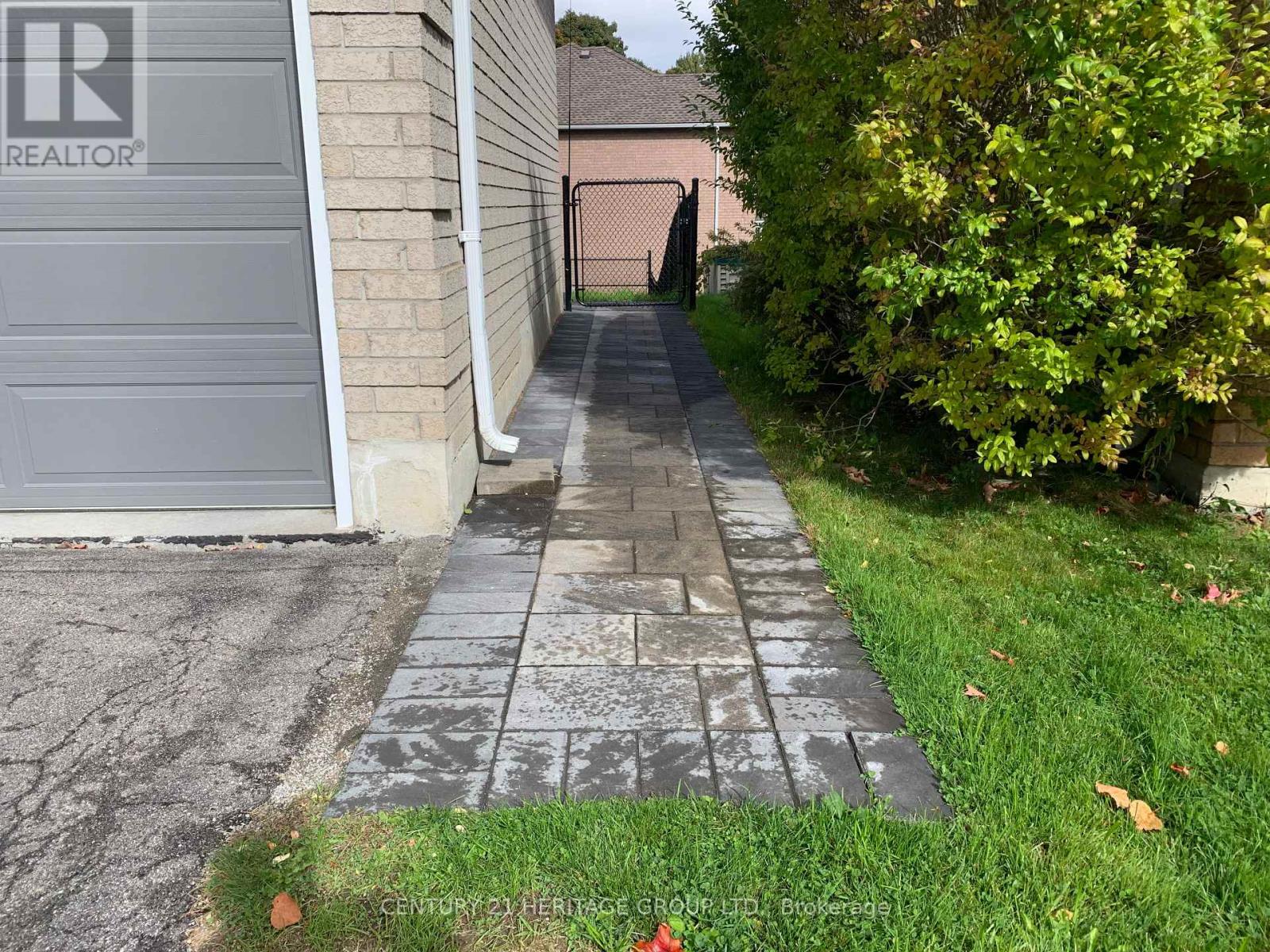 WALK-OUT BASEMENT - 337 CARRUTHERS AVENUE, Newmarket (Summerhill Estates)