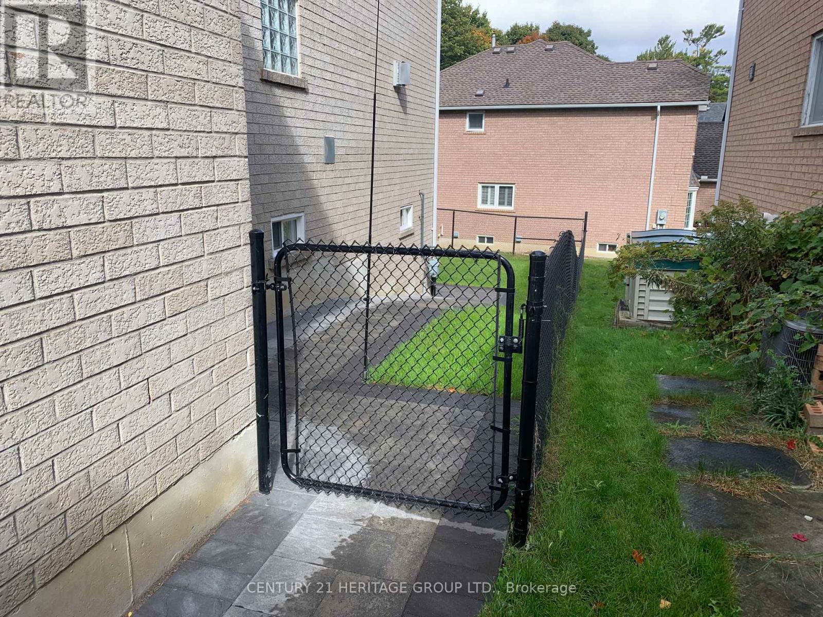 WALK-OUT BASEMENT - 337 CARRUTHERS AVENUE, Newmarket (Summerhill Estates) — photo 2
