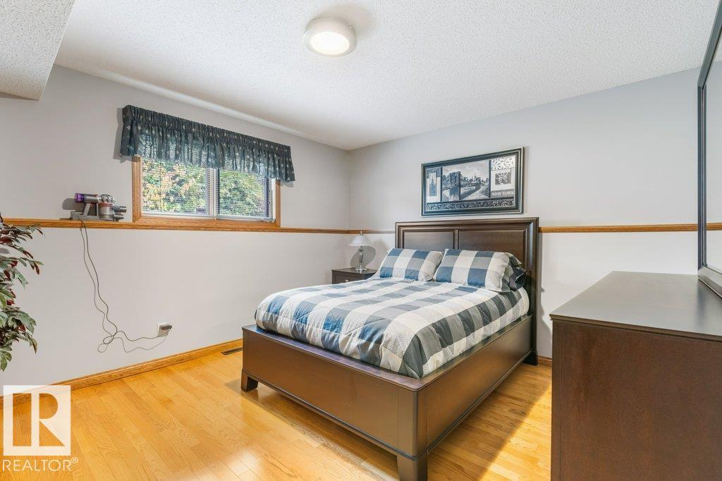 21 Lorne Crescent, Lacombe Park — photo 15 of 30: Property photo