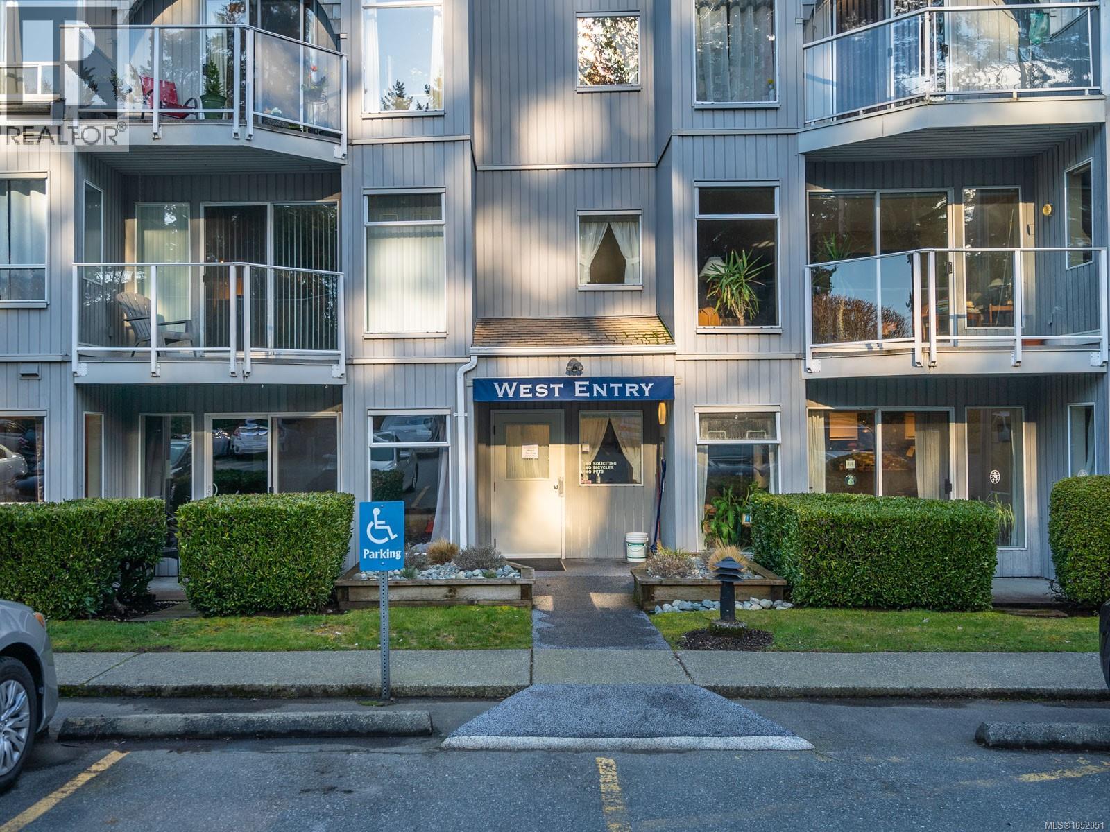#508 2562 Departure Bay Rd - 24