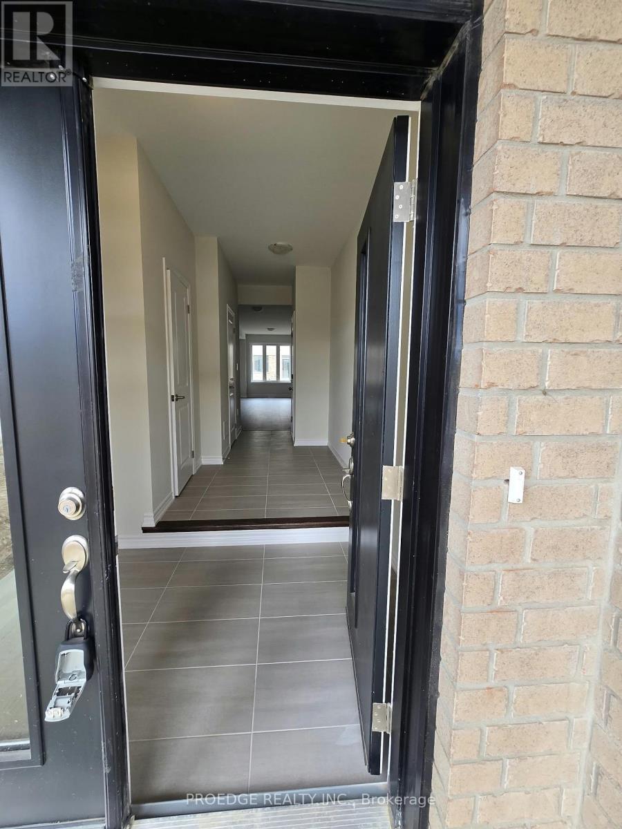 138 PERIWINKLE CRESCENT, Woodstock (Woodstock - North) — photo 2