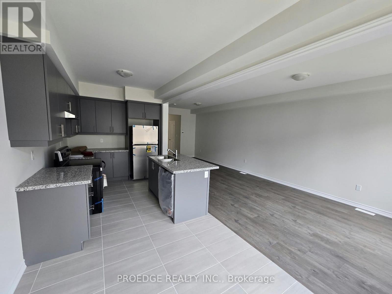 138 PERIWINKLE CRESCENT, Woodstock (Woodstock - North) — photo 4