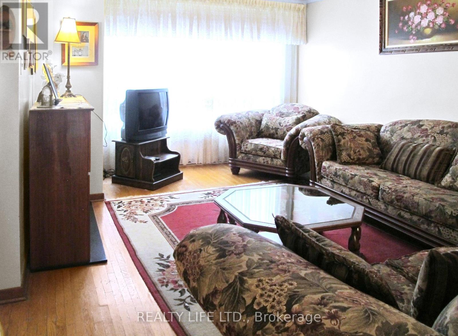 61 Cameron Avenue — photo 8