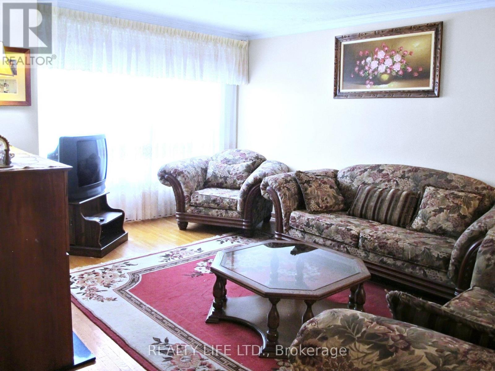 61 Cameron Avenue — photo 7