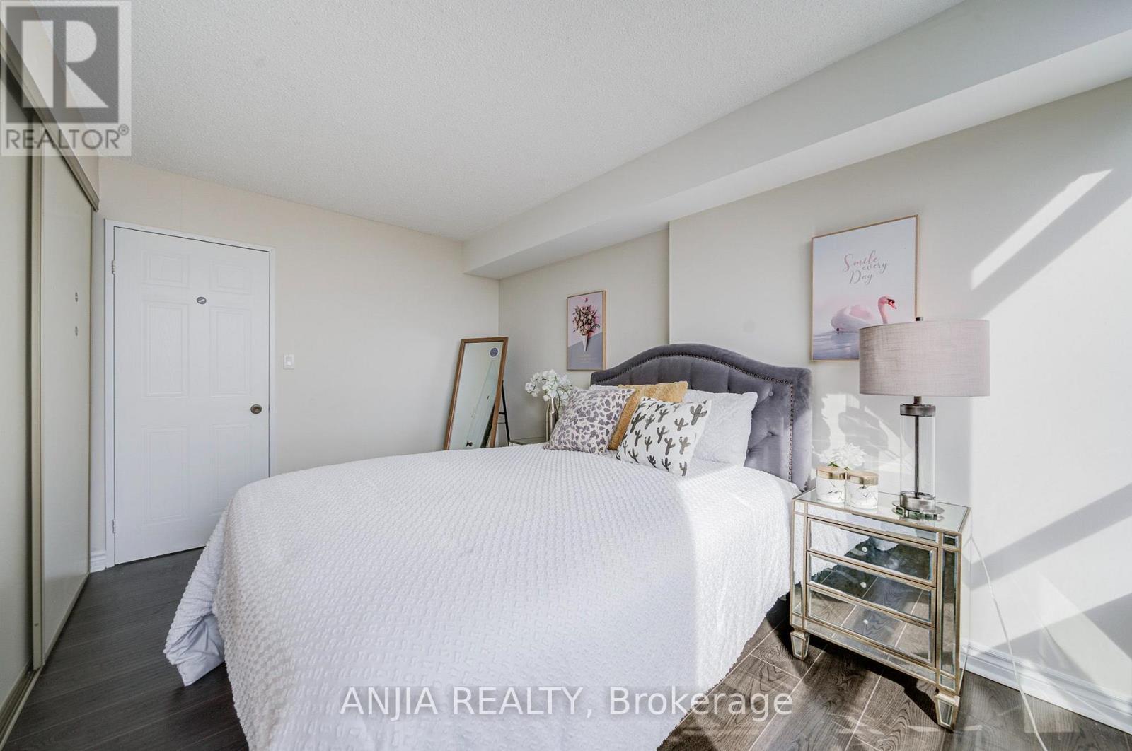 -275 Bamburgh Circle — photo 21