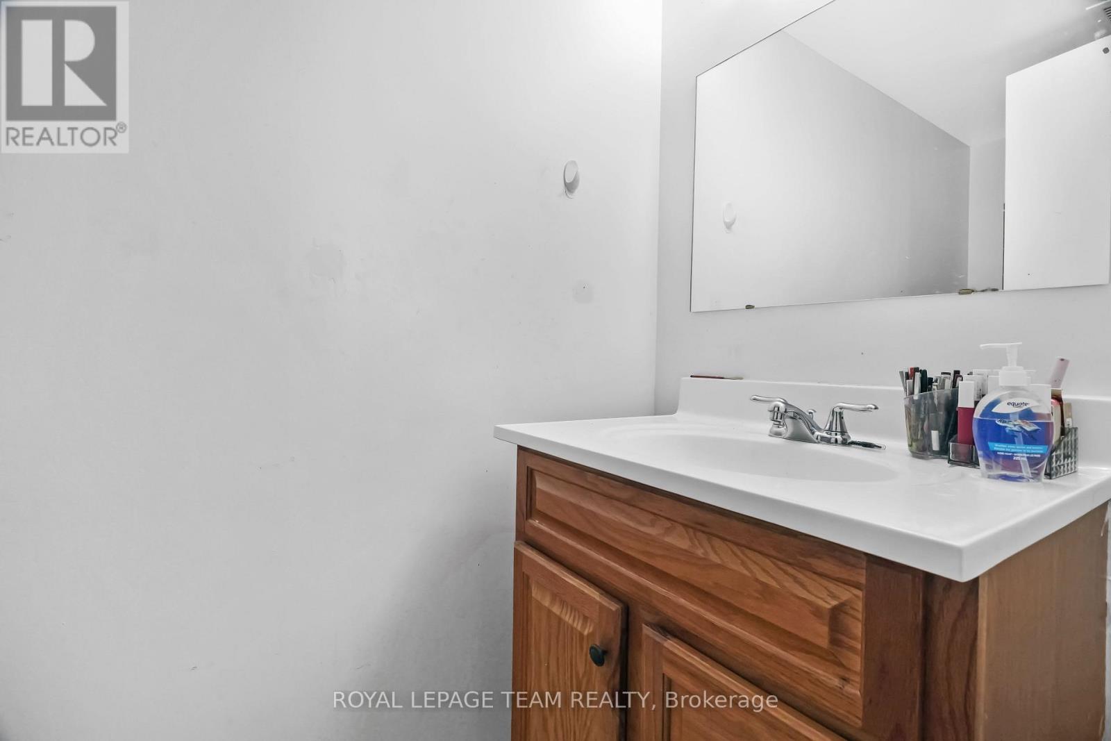 #1804 665 BATHGATE DRIVE - 32