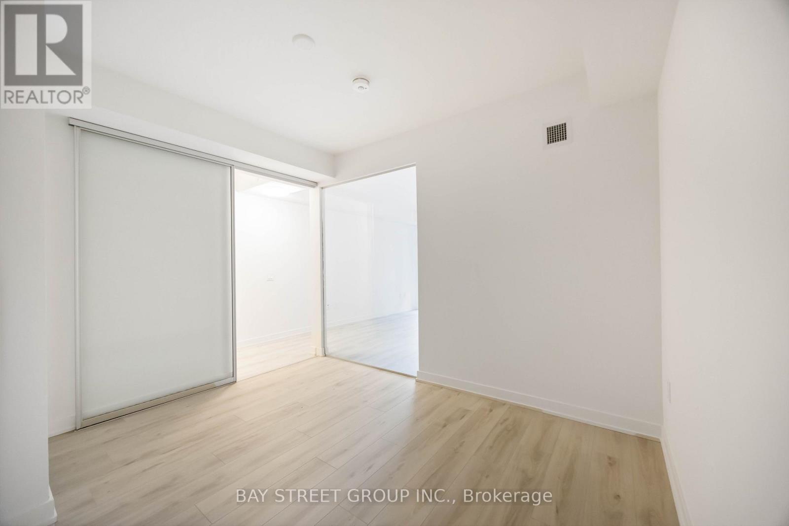 120 Broadway Avenue — photo 14