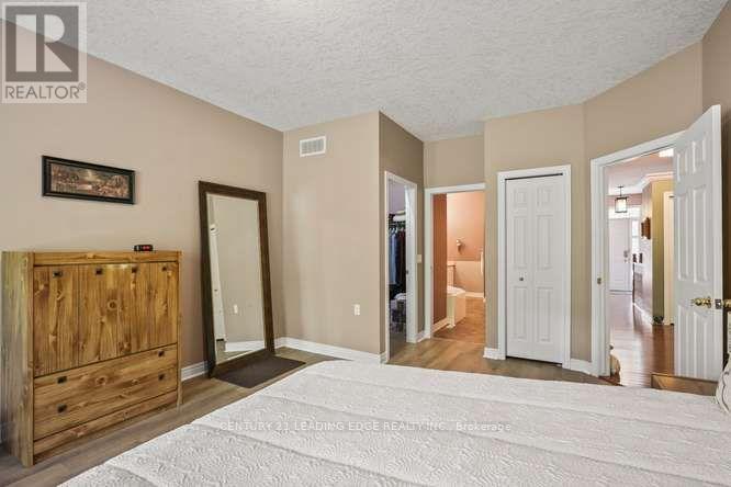28- 1574 Richmond Street, London North, ON photo 16