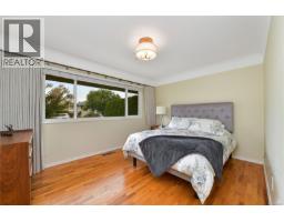 3213 Aldridge St, Saanich, BC V8P4L7 Photo 14