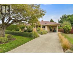 3213 Aldridge St, Saanich, BC V8P4L7 Photo 28