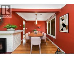 Primary Bedroom - 3213 Aldridge St, Saanich, BC V8P4L7 Photo 7
