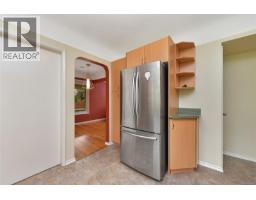 3213 Aldridge St, Saanich, BC V8P4L7 Photo 12