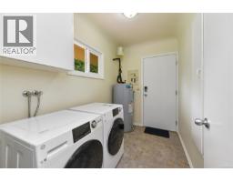 3213 Aldridge St, Saanich, BC V8P4L7 Photo 19