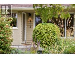 3213 Aldridge St, Saanich, BC V8P4L7 Photo 34
