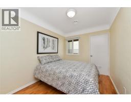 3213 Aldridge St, Saanich, BC V8P4L7 Photo 16