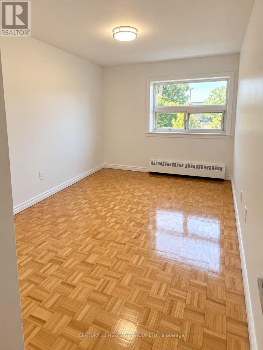 121 - 10 GARFELLA DRIVE, Toronto (Mount Olive-Silverstone-Jamestown) — photo 3