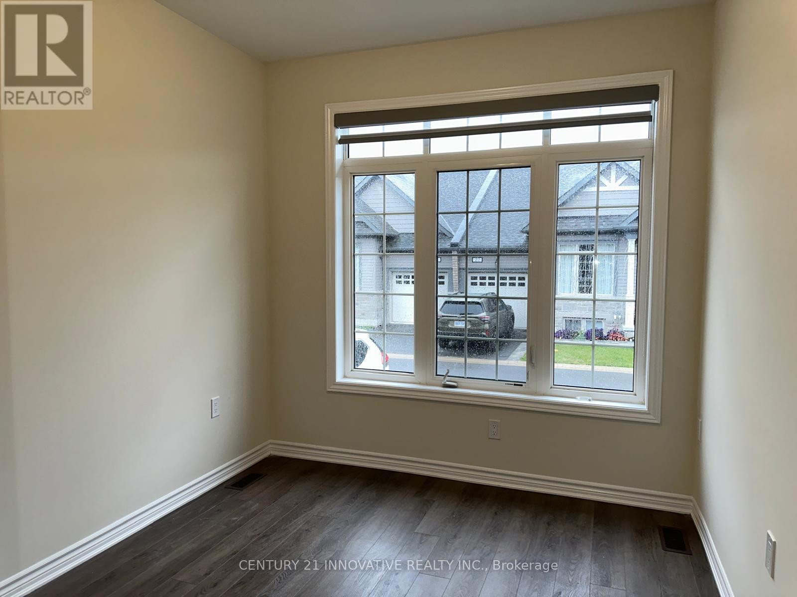 17 Lakewood Crescent South — photo 16