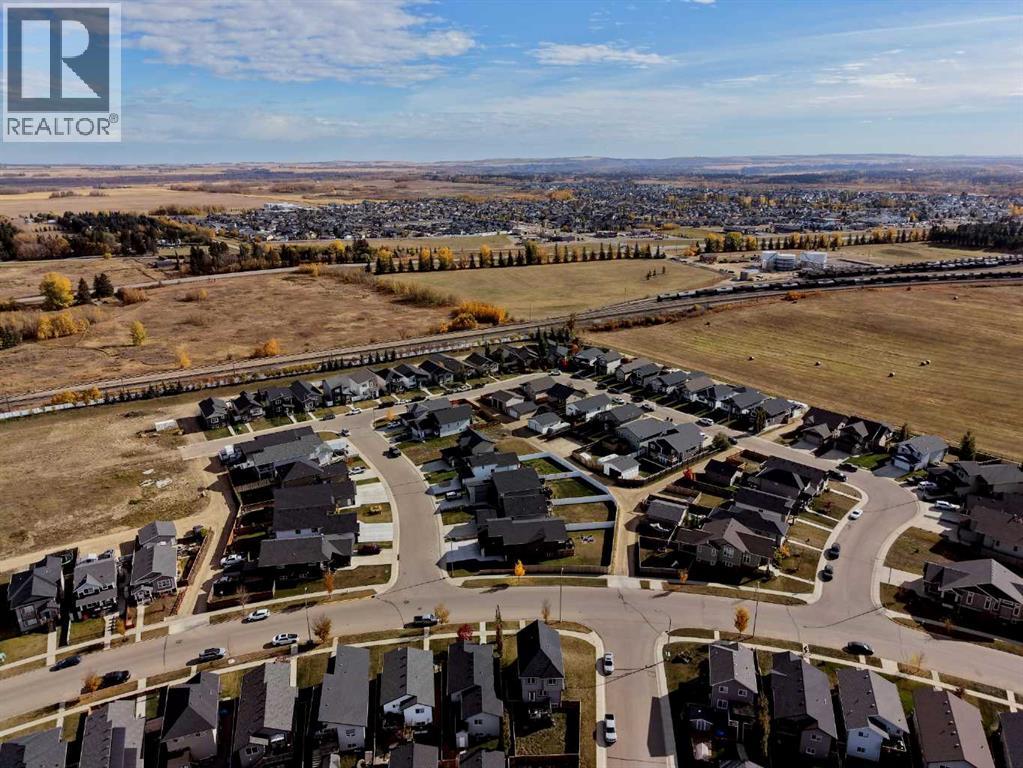 Welcome to 77 Aztec Crescent