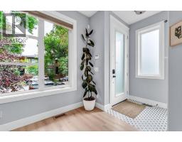 1, 309 12 Avenue NE - photo 2