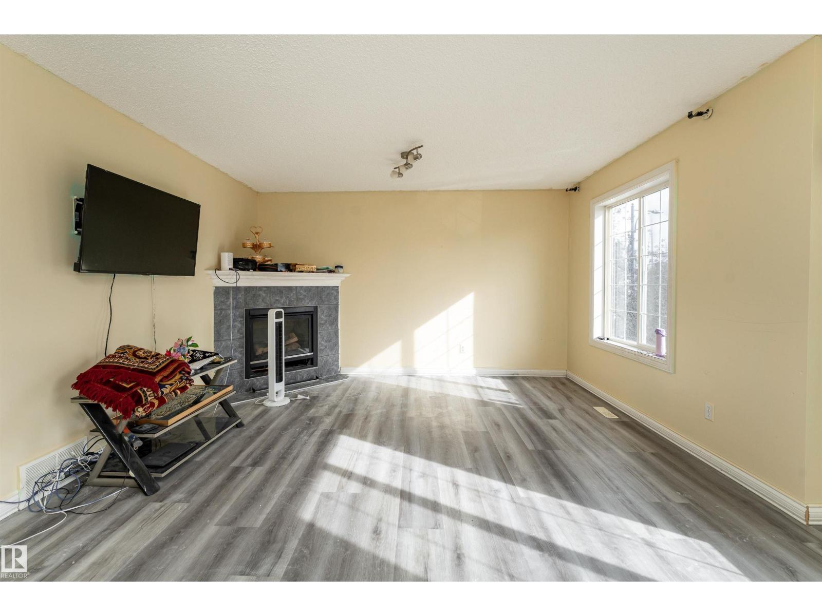 8910 7 AV SW - Image 11