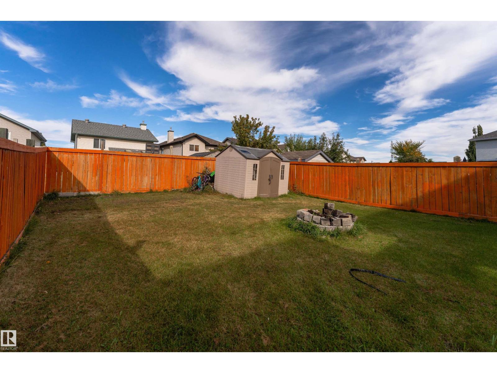 8910 7 AV SW - 18