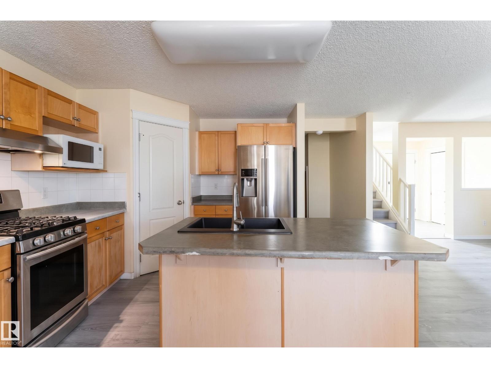 8910 7 AV SW - 31