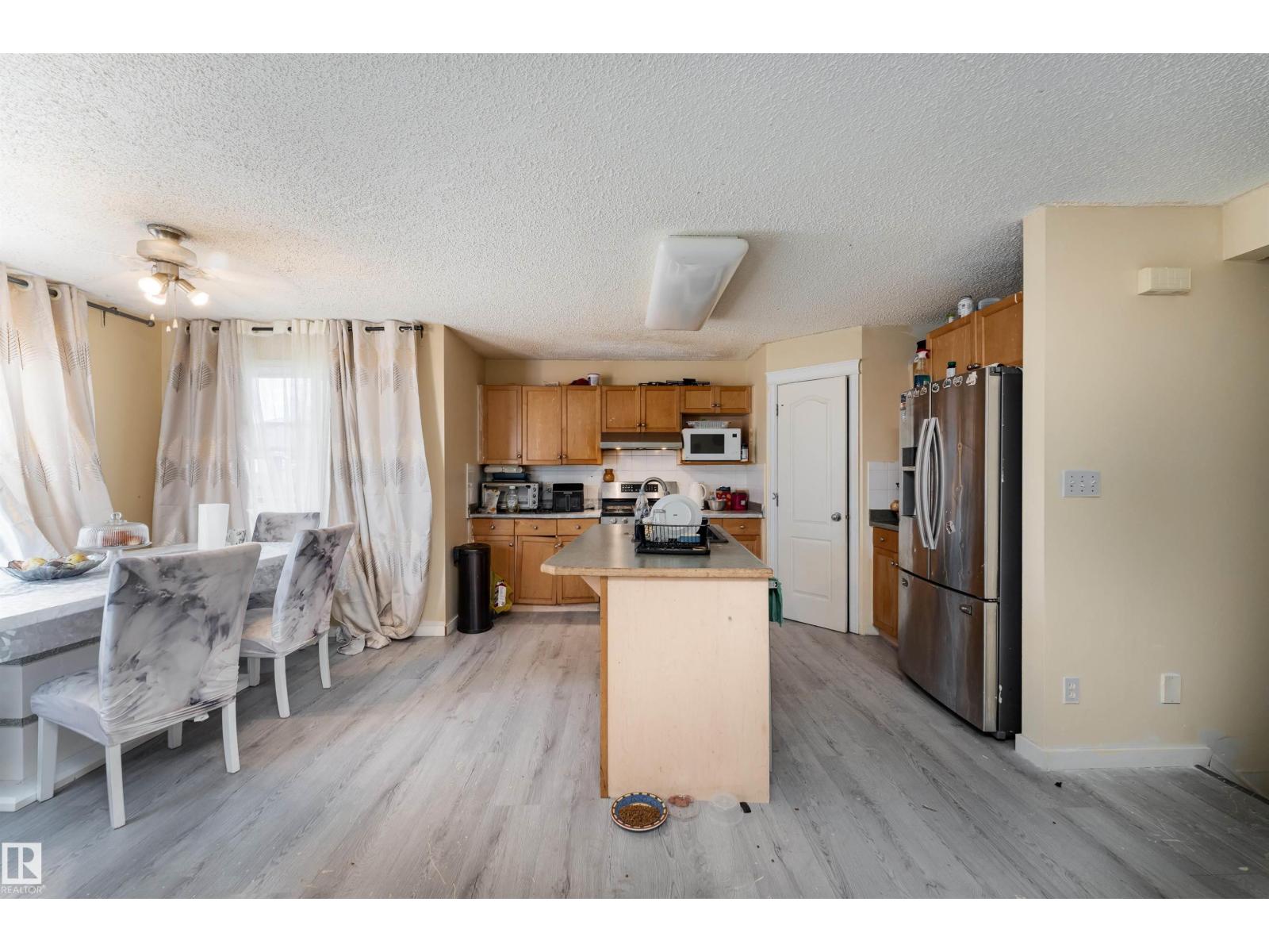 8910 7 AV SW - 4