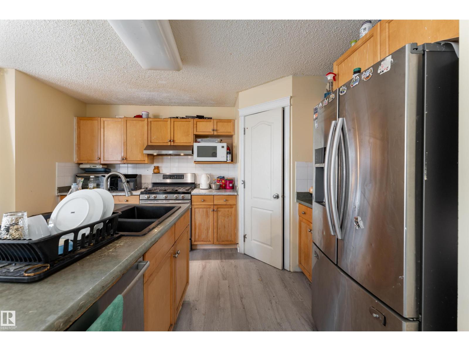 8910 7 AV SW - 8