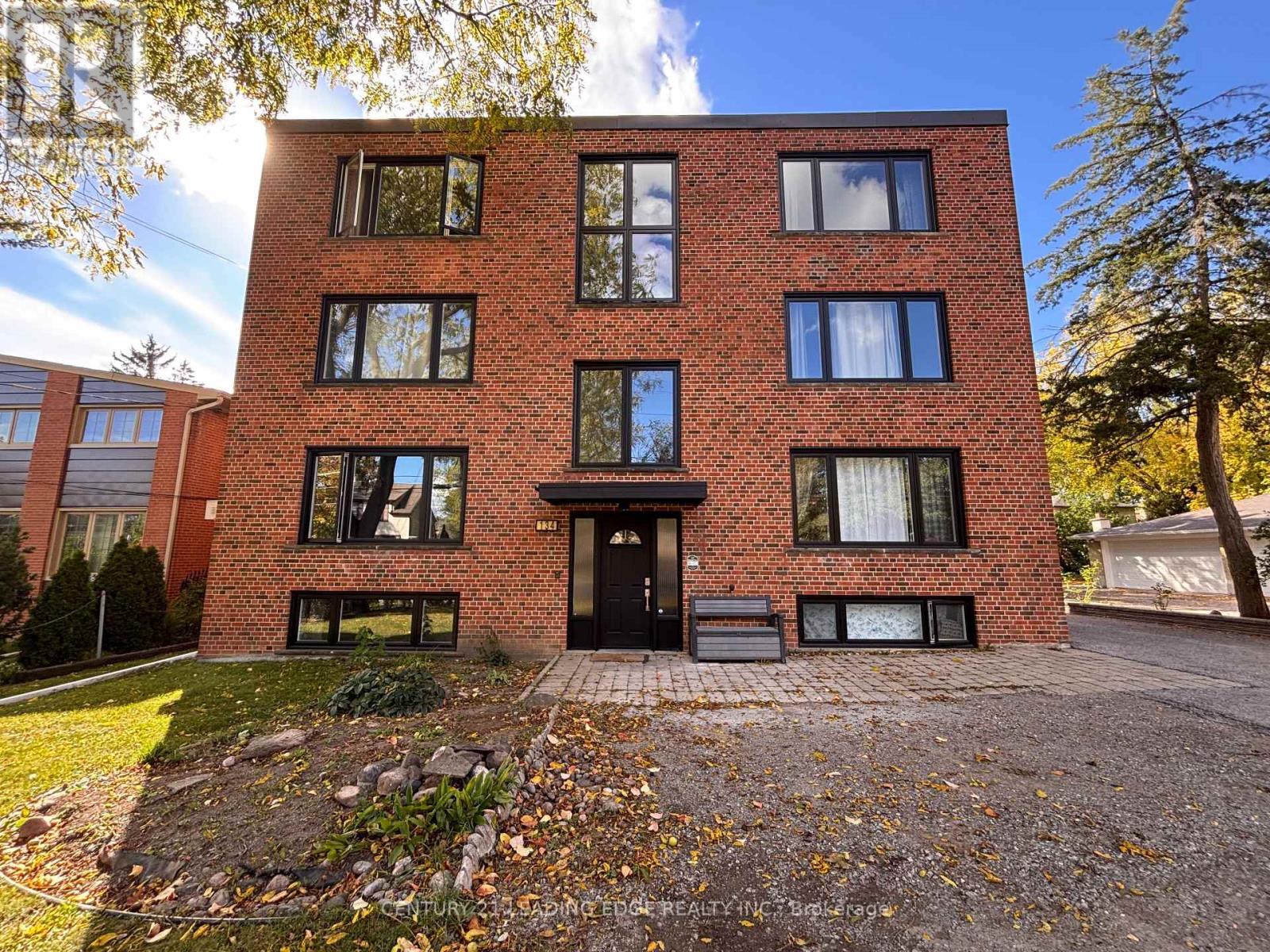 2 - 134 LUCAS STREET, Richmond Hill (Mill Pond) — photo 2