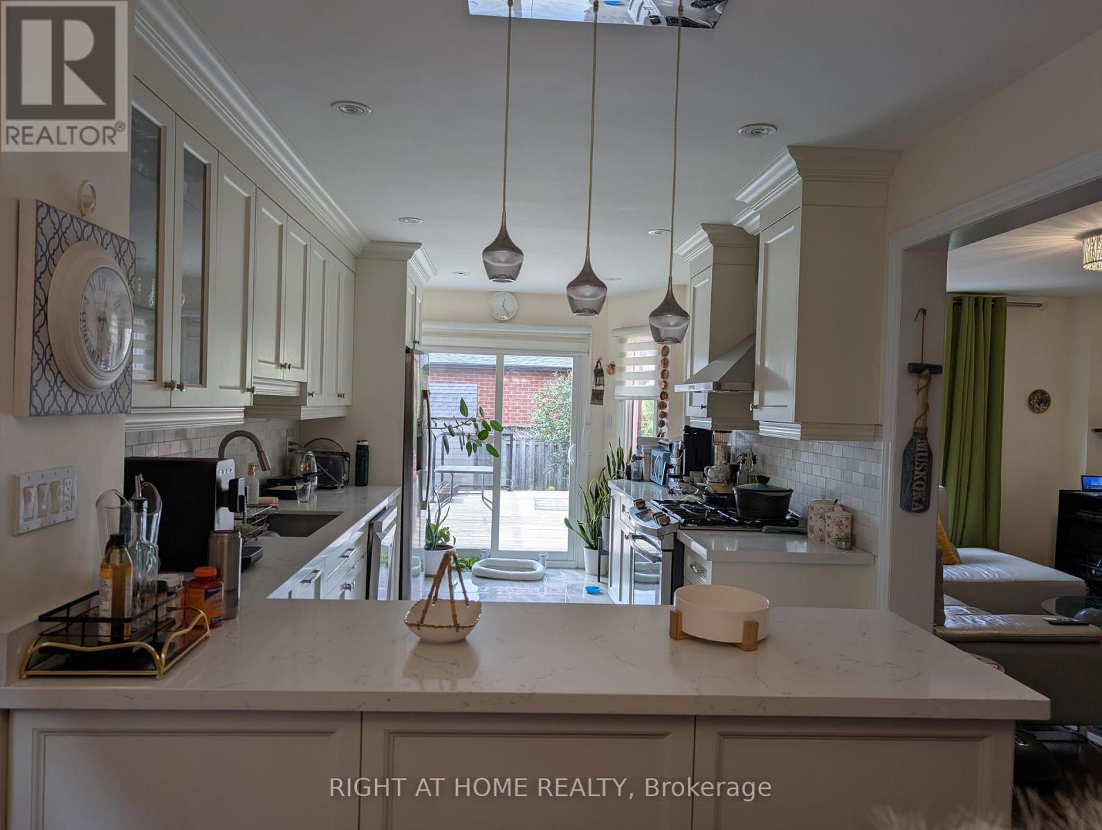 4 BAYEL CRESCENT, Richmond Hill (Devonsleigh) — photo 2