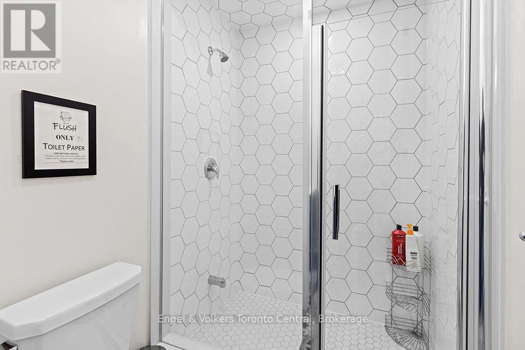 125 Stoneleigh Drive — photo 32