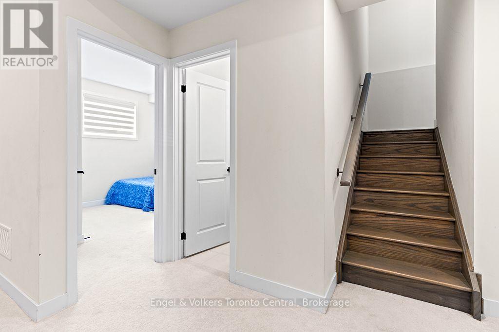 125 Stoneleigh Drive — photo 34