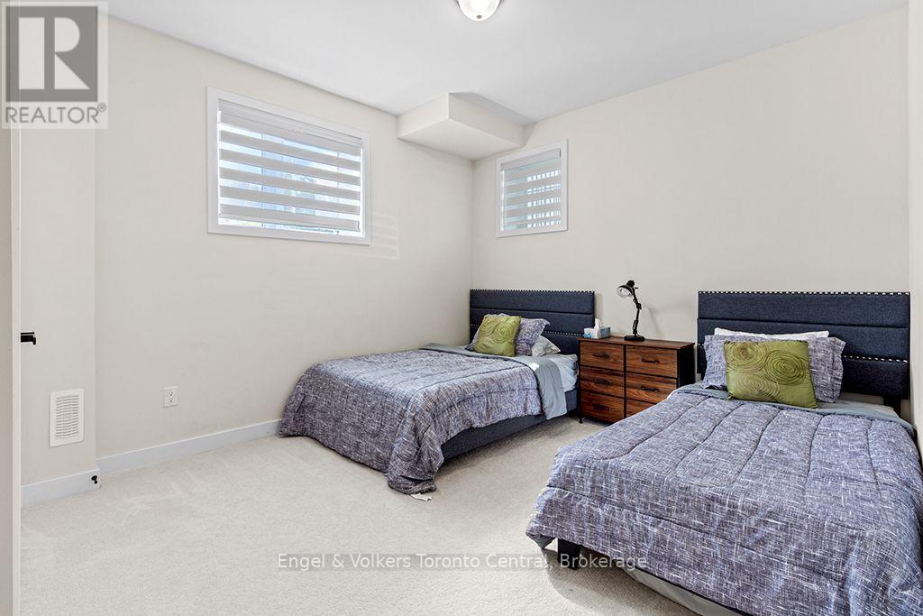125 Stoneleigh Drive — photo 41