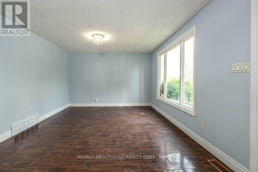 4 Glamis Court, Hamilton, ON photo 17