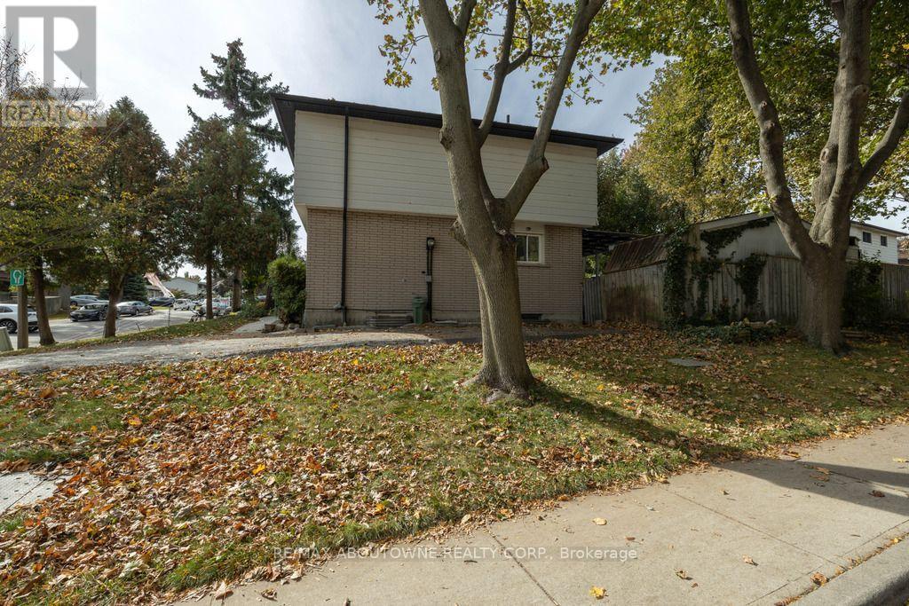 4 GLAMIS COURT, Hamilton (Gilkson) — photo 2