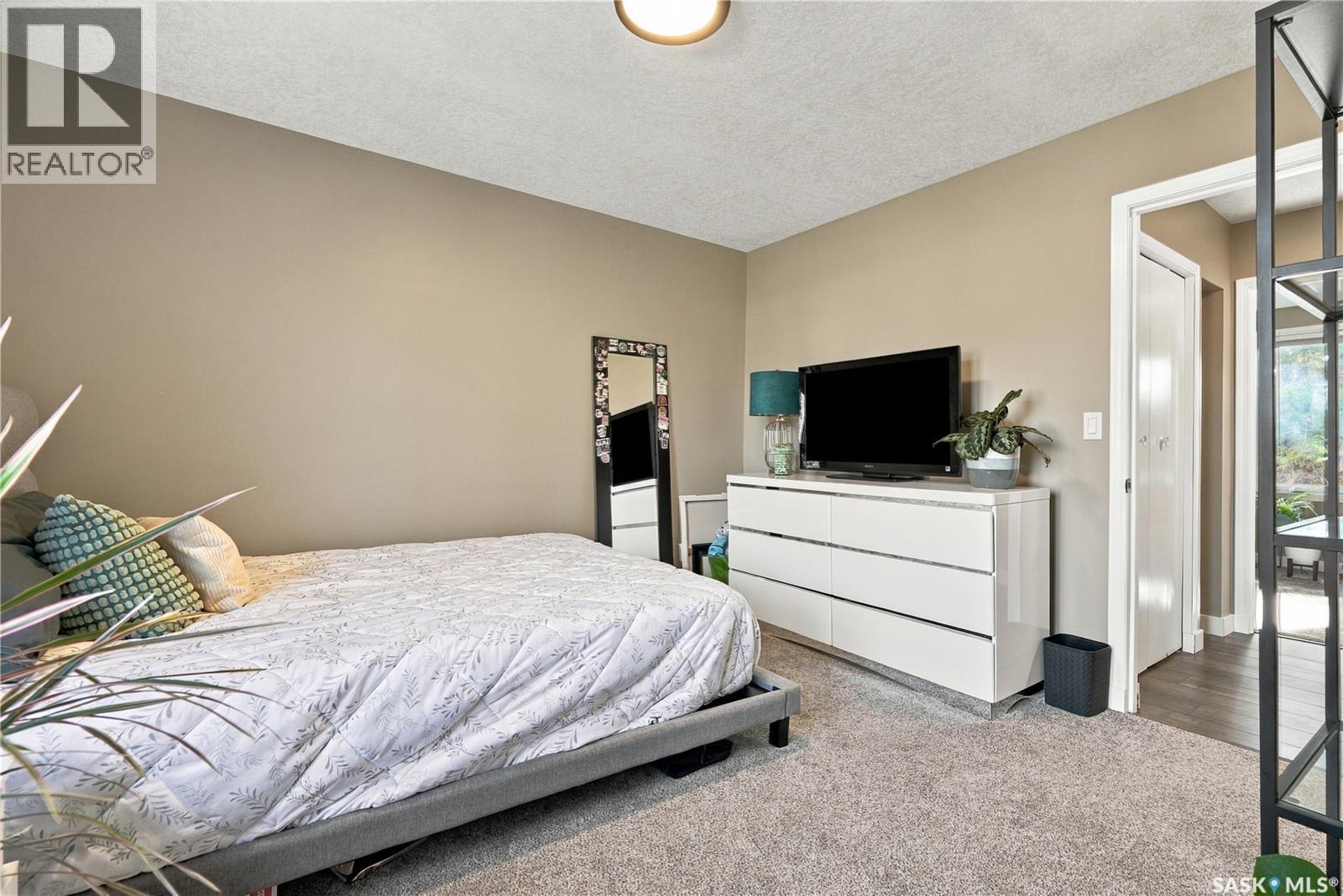 2001 9th AVENUE - 23