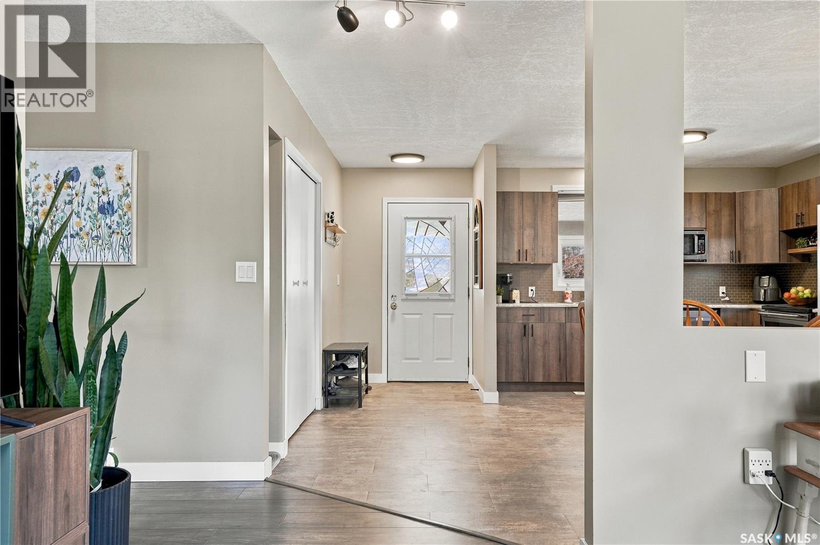 2001 9th AVENUE - 7
