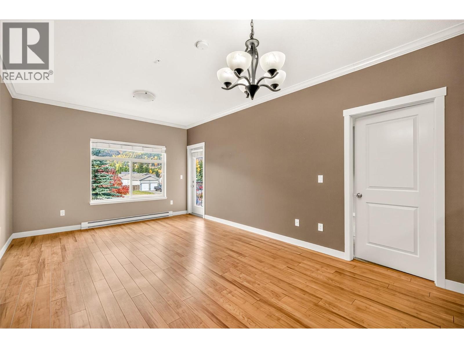 #210 1330 Whitewood Crescent - 10