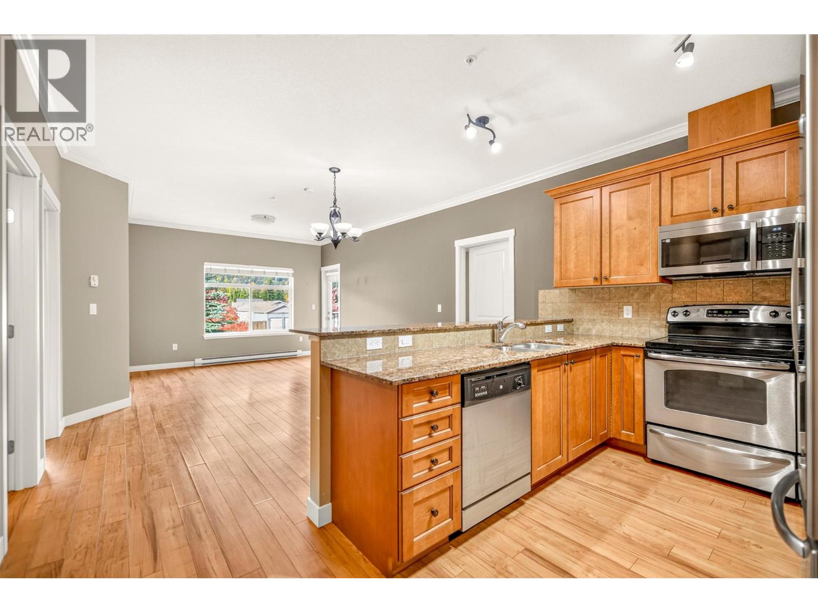 #210 1330 Whitewood Crescent - 6
