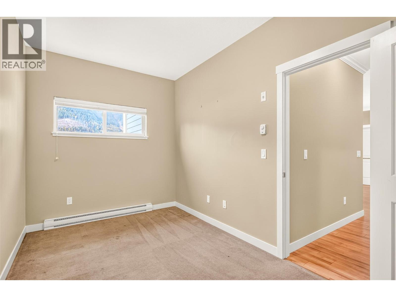 #210 1330 Whitewood Crescent - 24