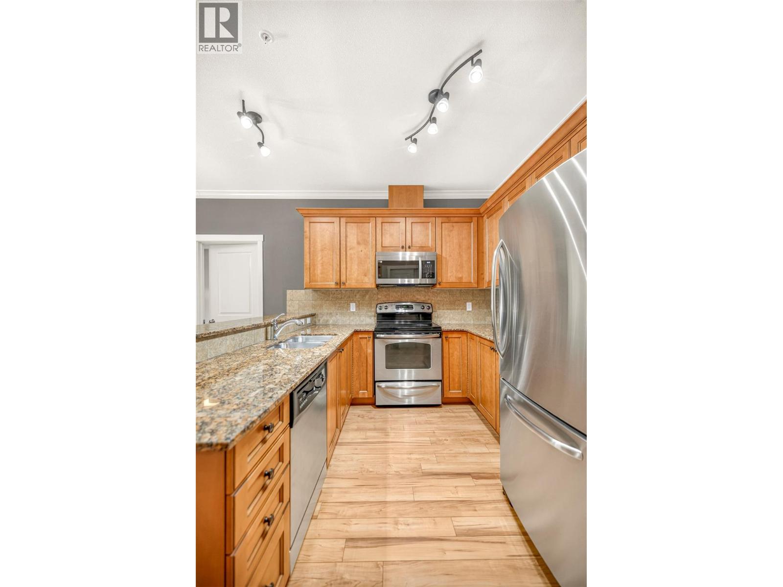 #210 1330 Whitewood Crescent - 27