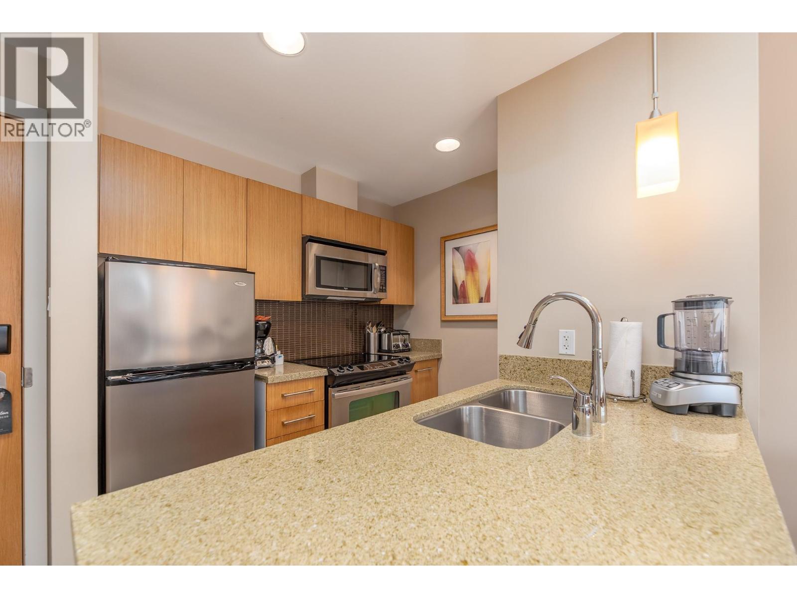 209 15 PARK Place, Osoyoos - Image 1