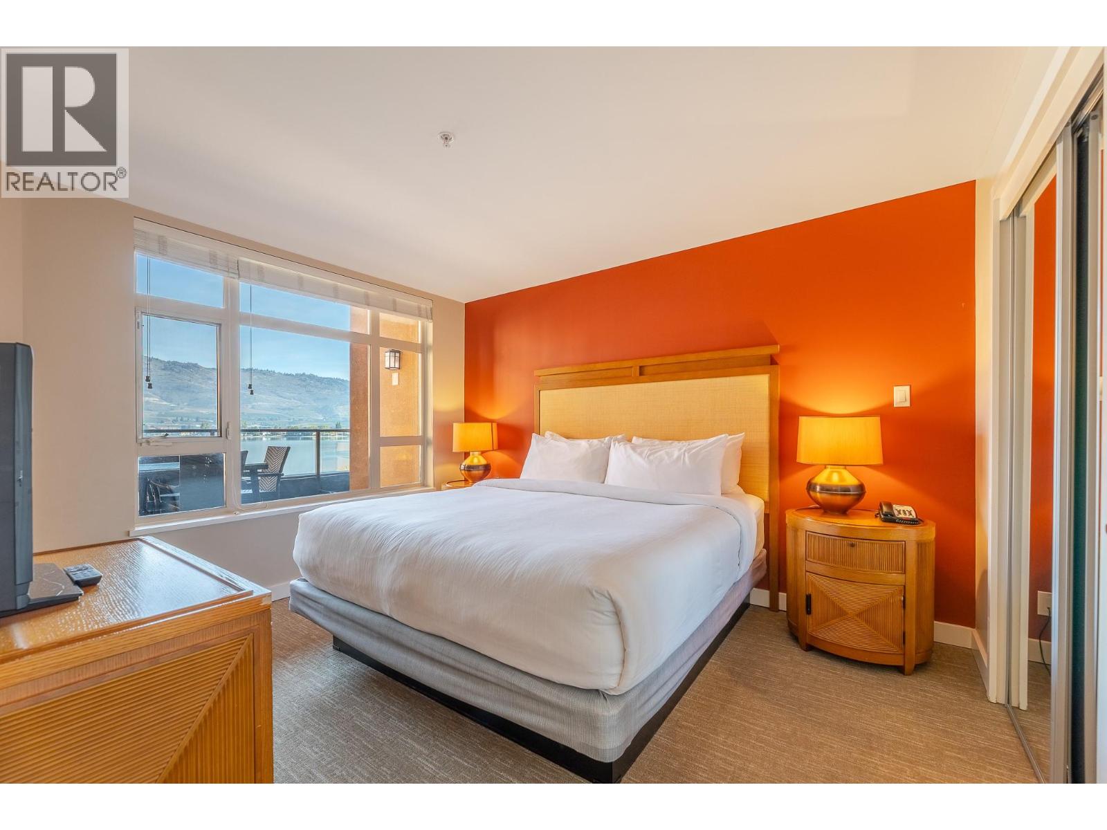 209 15 PARK Place, Osoyoos - Image 1
