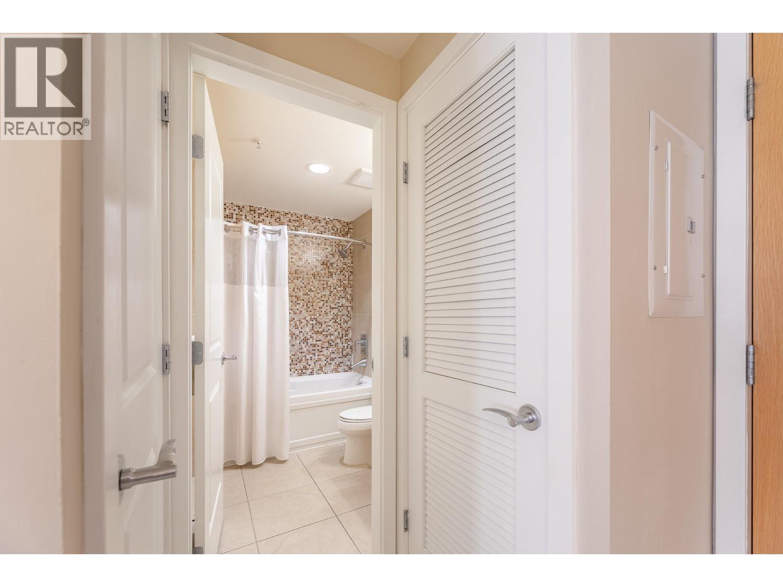 209 15 PARK Place, Osoyoos - Image 1