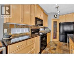 4pc Bathroom - 2506 17 Street Se, Calgary, AB T2G3V9 Photo 12