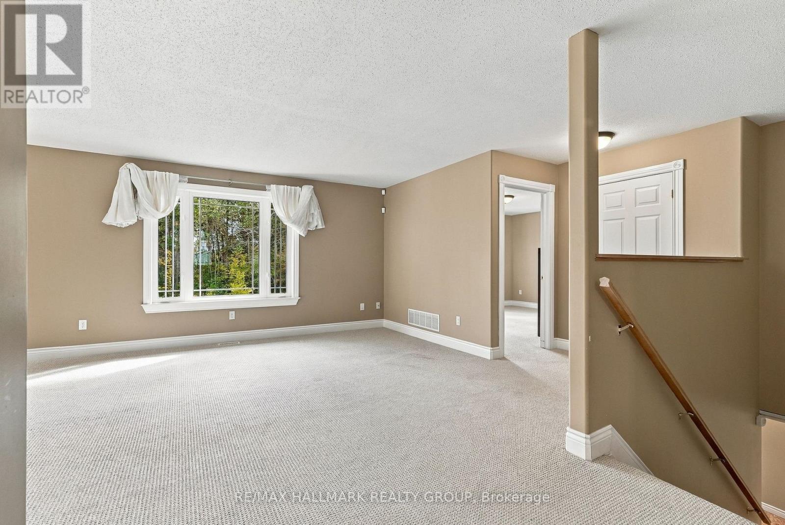 12 RED OAK DRIVE - 18