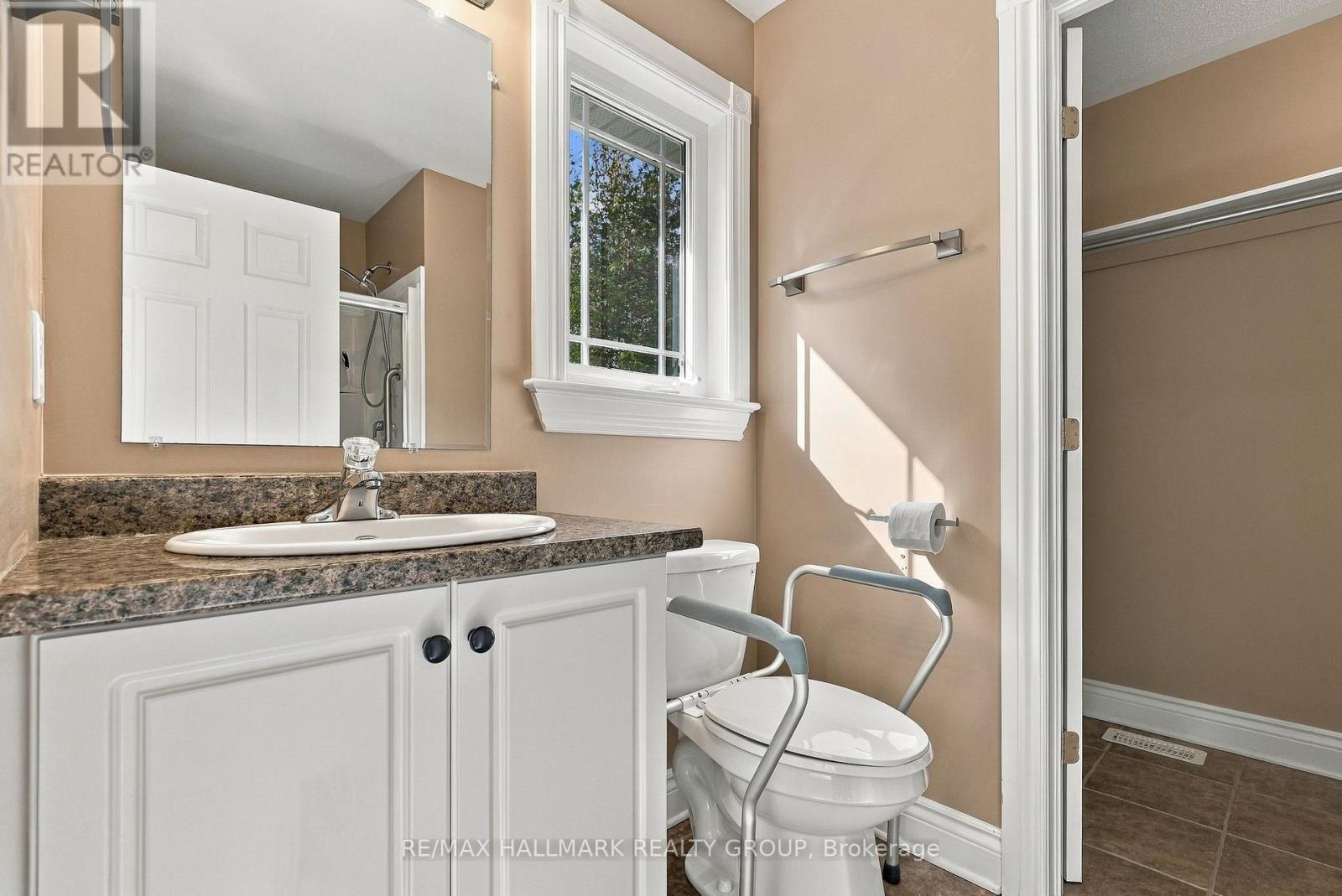 12 RED OAK DRIVE - 22