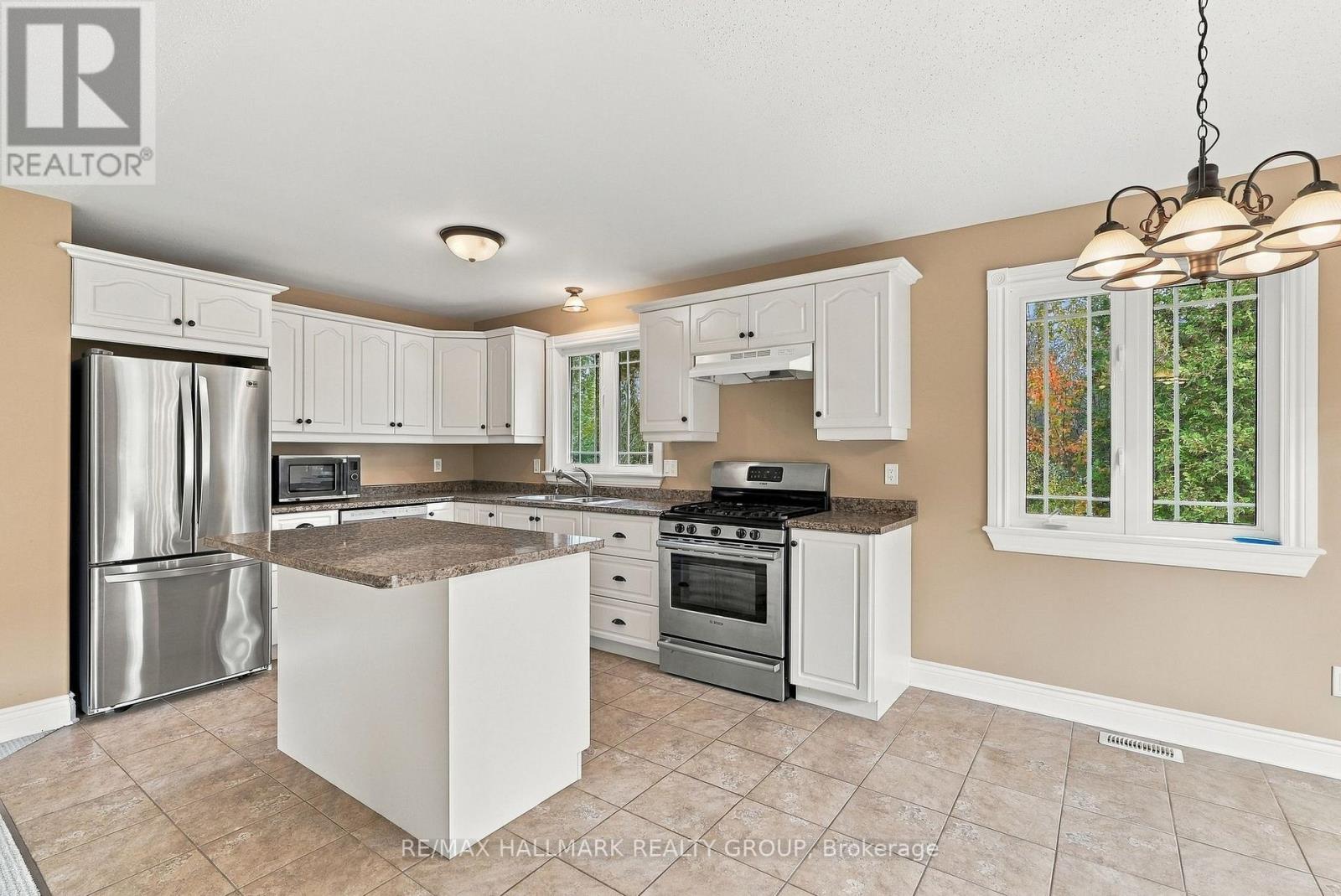 12 RED OAK DRIVE - 9